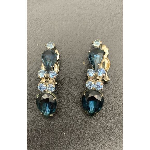 Vintage Glows Green Blue Rhinestone Faux Sapphire Blue Clip On Earrings - Picture 4 of 6